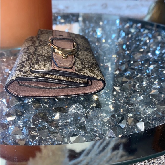 Gucci Cream and Pink GG Monogram key Wallet - Picture 3 of 8